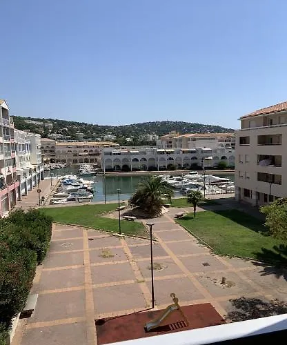 Plage Des Quilles